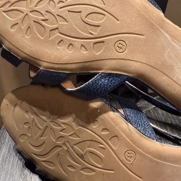 Elegant Navy Women's Sandals - Picture 10 of 11